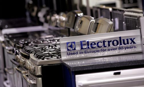 GE calls off sale of appliances business to Electrolux