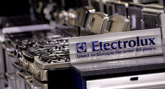 GE calls off sale of appliances business to Electrolux