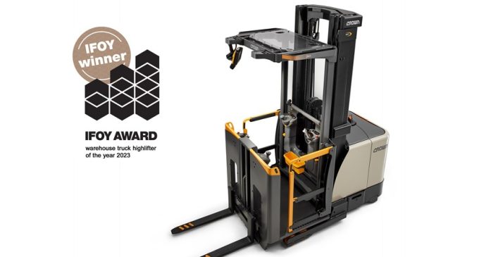 Crown receives the 2023 IFOY Award for its  SP 1500 Series order picker trucks